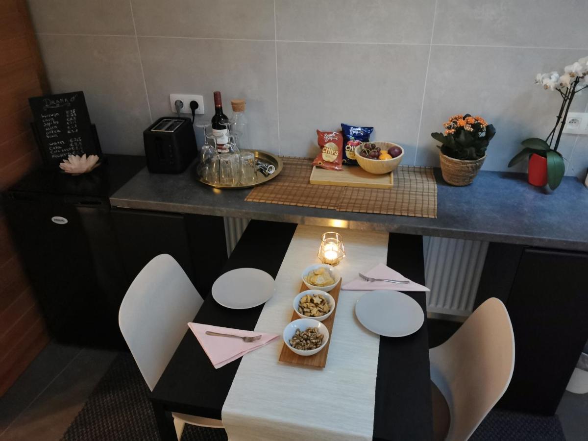 Mica Beauty & Wellness Center Apartamento Temse Exterior foto